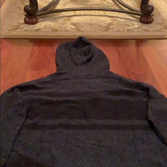 American Eagle Hooded Sweater - Picture 3 of 3